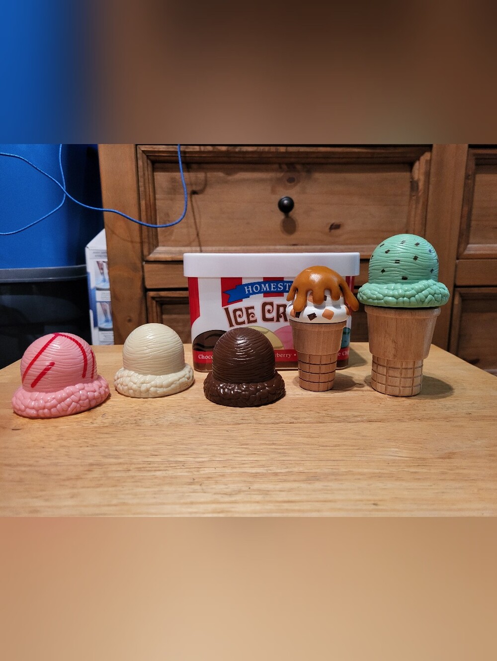 Melissa & Doug Ice Cream Set 5 Flavors & 2 Cones Magnetic Play Food